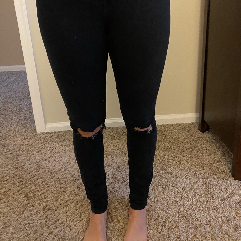 Distressed jeans/ripped jeans
